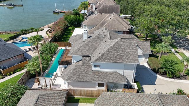 313 Shore Breeze Lane, League City, TX 77573