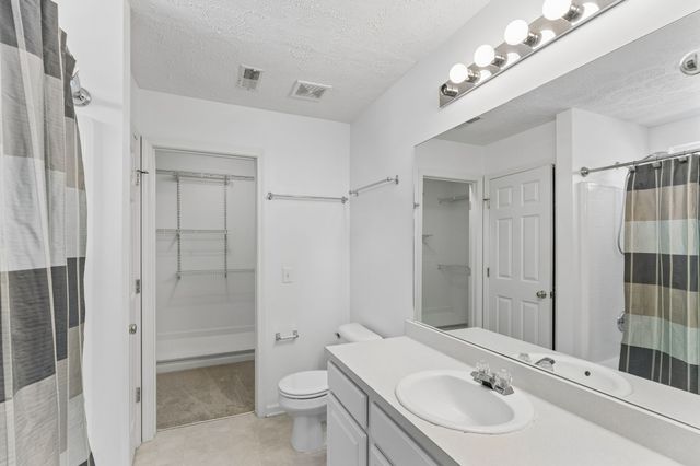 2005 Remington Park Rd, Hermitage, TN 37076