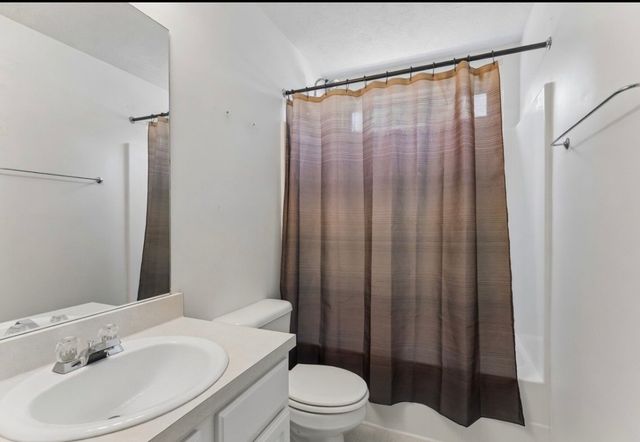 2005 Remington Park Rd, Hermitage, TN 37076
