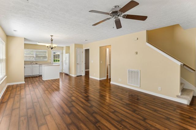 2005 Remington Park Rd, Hermitage, TN 37076