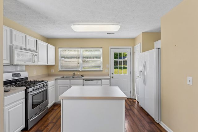 2005 Remington Park Rd, Hermitage, TN 37076