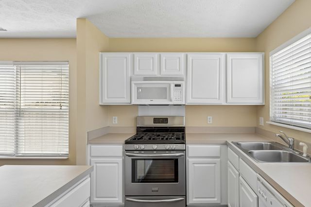 2005 Remington Park Rd, Hermitage, TN 37076