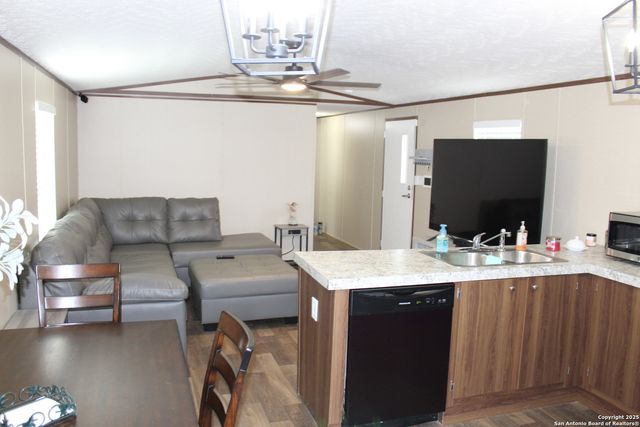 846 Inglewood Dr, Canyon Lake, TX 78133