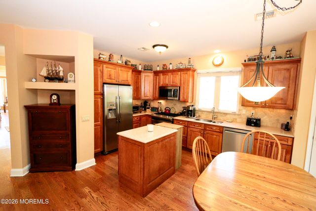 29 Valley Stream Place, Barnegat, NJ 08005