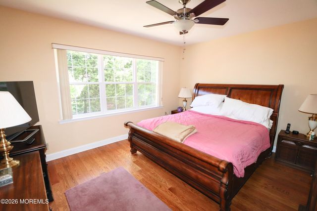 29 Valley Stream Place, Barnegat, NJ 08005