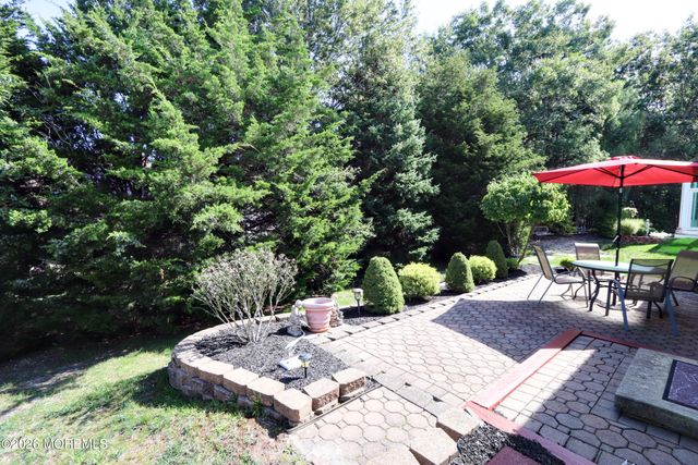 29 Valley Stream Place, Barnegat, NJ 08005