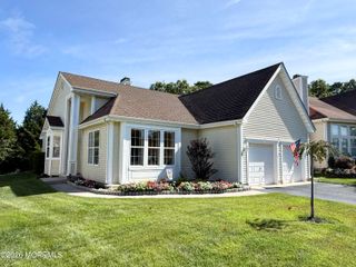 29 Valley Stream Place, Barnegat, NJ 08005