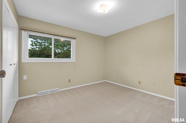 4612 W LYNNHURST Drive, Peoria, IL 61615