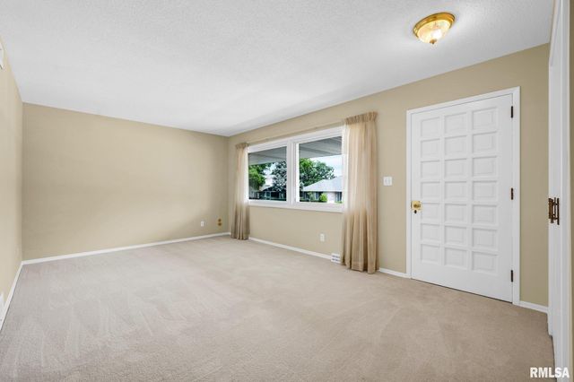 4612 W LYNNHURST Drive, Peoria, IL 61615