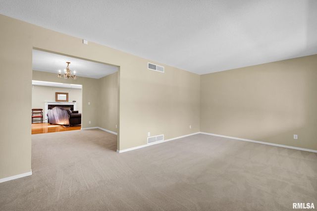4612 W LYNNHURST Drive, Peoria, IL 61615