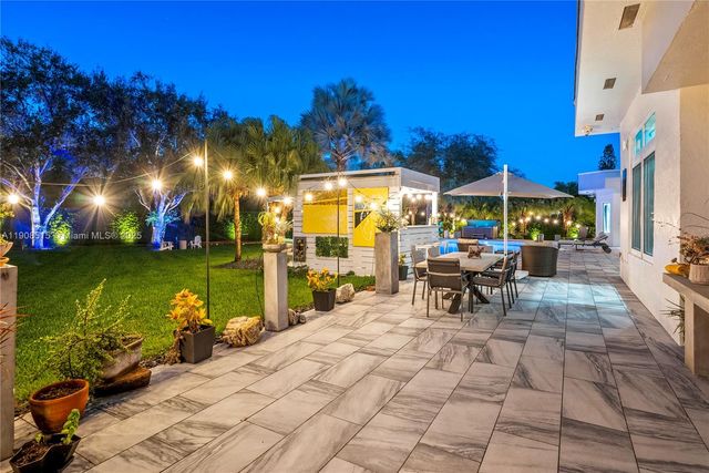 11135 SW 57th Ct, Cooper City, FL 33328