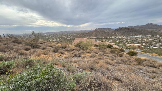 6213 E CARRIAGE Drive 2, Cave Creek, AZ 85331