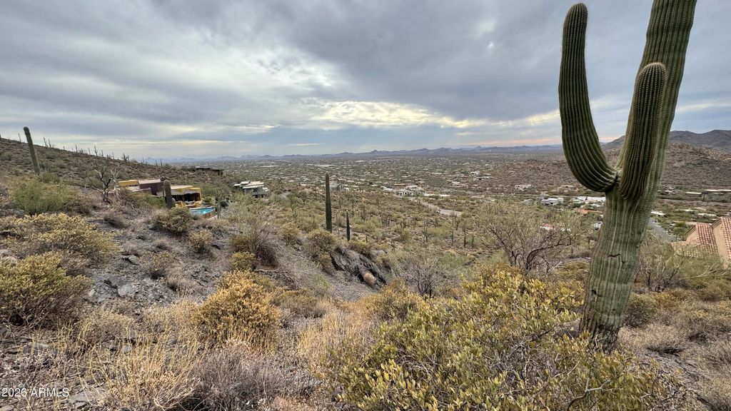 Image 2 of property listing at 6213 E CARRIAGE Drive 2, Cave Creek, AZ 85331