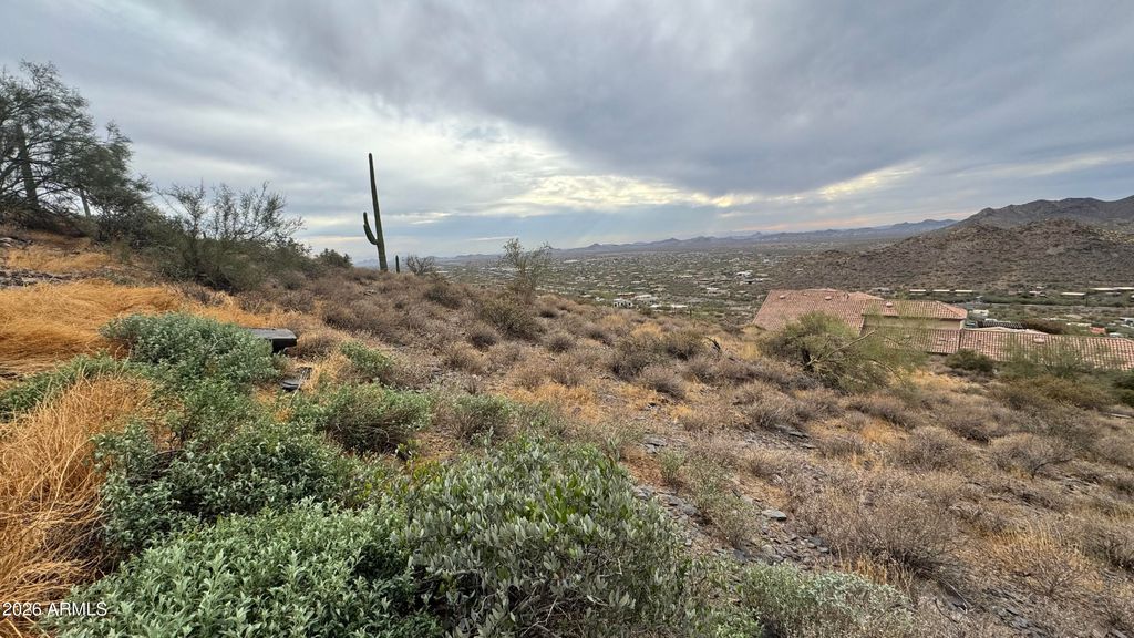 Image 4 of property listing at 6213 E CARRIAGE Drive 2, Cave Creek, AZ 85331
