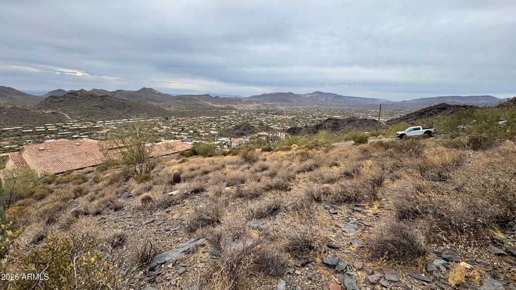 Image 5 of property listing at 6213 E CARRIAGE Drive 2, Cave Creek, AZ 85331