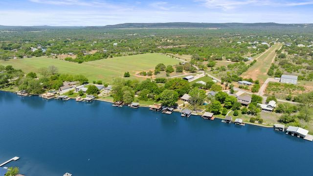 135 Perry LN, Kingsland, TX 78639