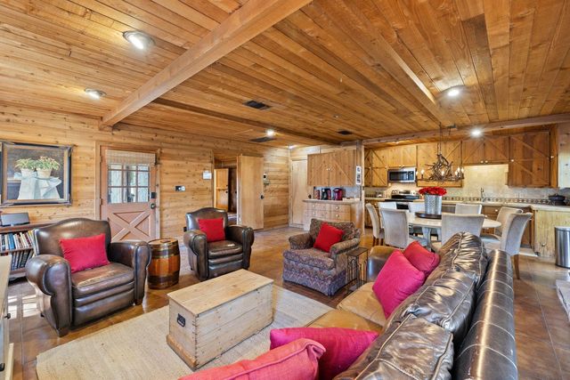 135 Perry LN, Kingsland, TX 78639