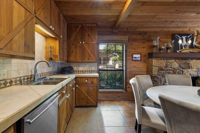 135 Perry LN, Kingsland, TX 78639