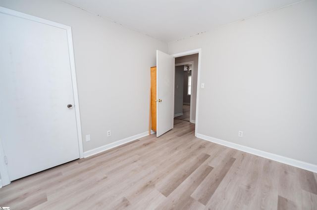 1466 B Dover Road, Spartanburg, SC 29301