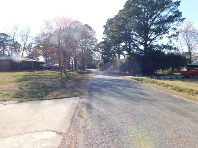 214 Springhill Airport Loop, Springhill, LA 71075