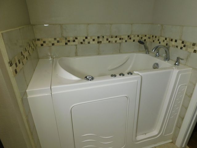 214 Springhill Airport Loop, Springhill, LA 71075