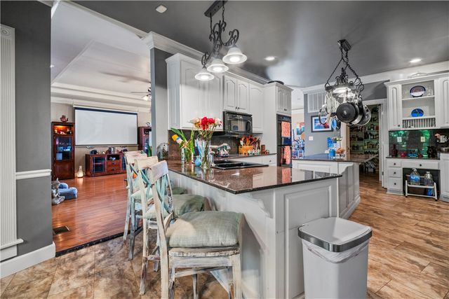 910 Page Road, Russellville, AR 72802