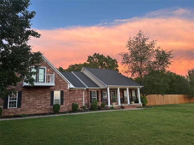 910 Page Road, Russellville, AR 72802