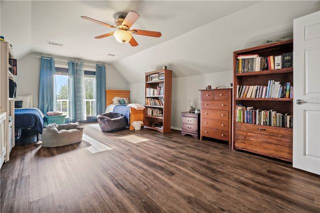 910 Page Road, Russellville, AR 72802