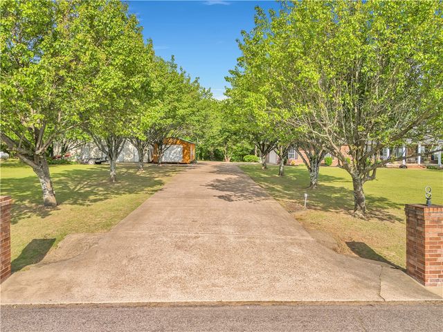 910 Page Road, Russellville, AR 72802