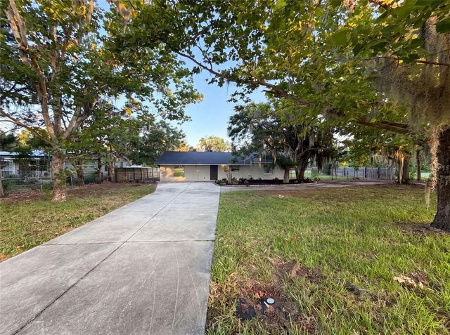 827 DORA AVENUE, Tavares, FL 32778