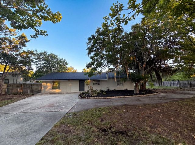 827 DORA AVENUE, Tavares, FL 32778