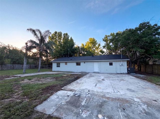 827 DORA AVENUE, Tavares, FL 32778