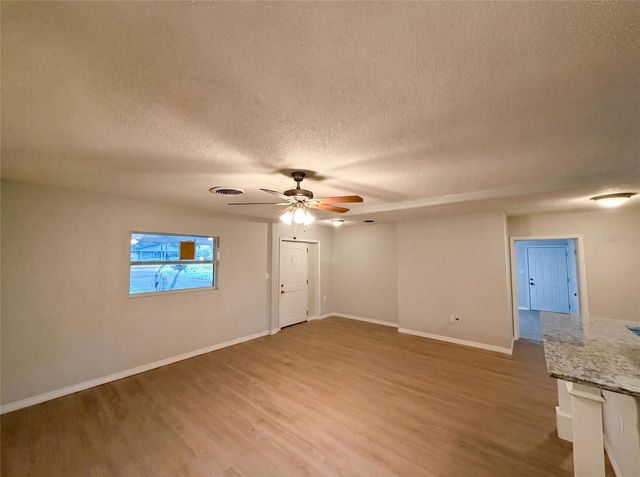 827 DORA AVENUE, Tavares, FL 32778