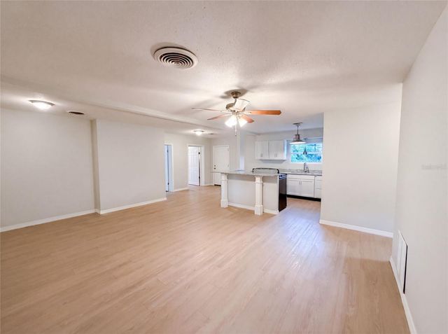 827 DORA AVENUE, Tavares, FL 32778