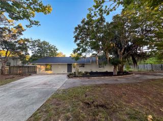 827 DORA AVENUE, Tavares, FL 32778