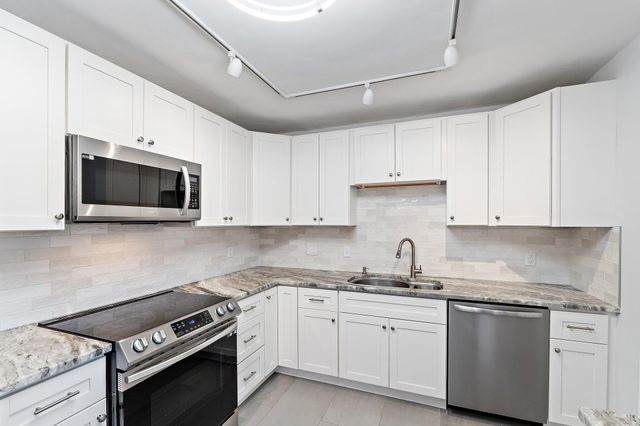 1 SE TURTLE CREEK Drive A, Jupiter, FL 33469
