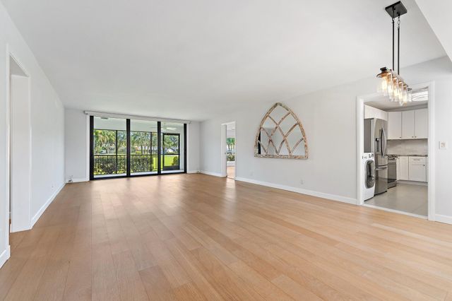 1 SE TURTLE CREEK Drive A, Jupiter, FL 33469