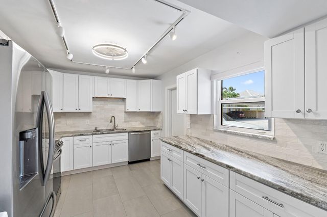 1 SE TURTLE CREEK Drive A, Jupiter, FL 33469