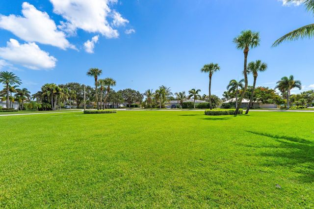1 SE TURTLE CREEK Drive A, Jupiter, FL 33469