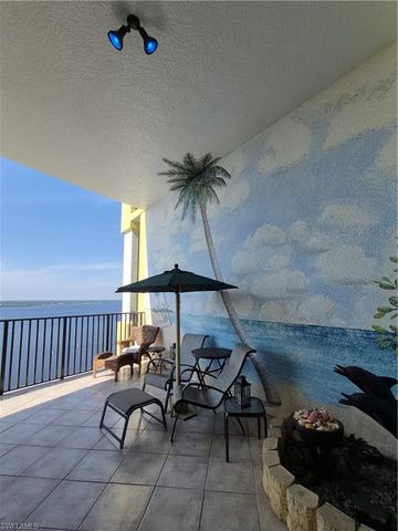 2797 First ST 2002, Fort Myers, FL 33916