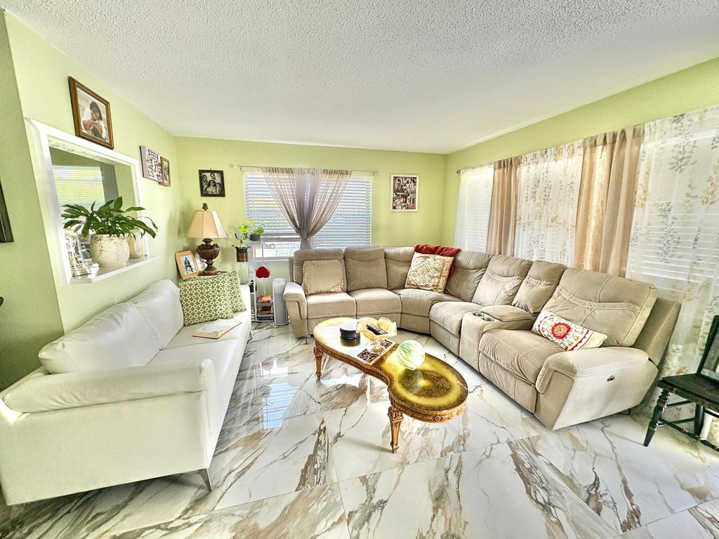 166 Sheffield G, West Palm Beach, FL 33417