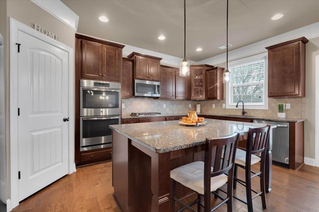 19 Wood Hollow Circle, Greer, SC 29650