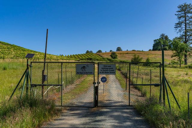 16915 Red Mule Rd, Fiddletown, CA 95629