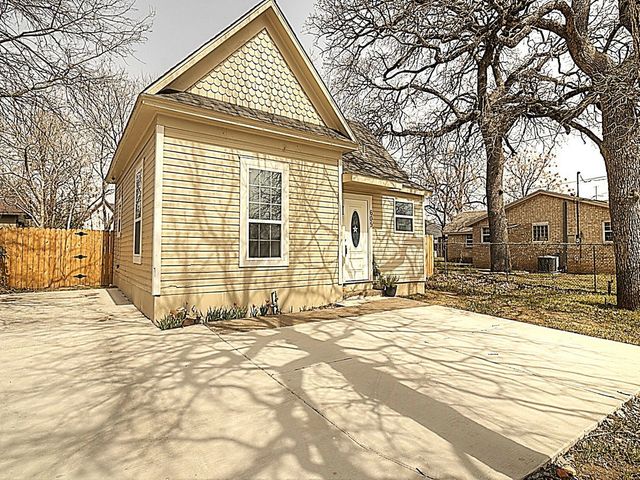 605 Olive Street, Cleburne, TX 76031