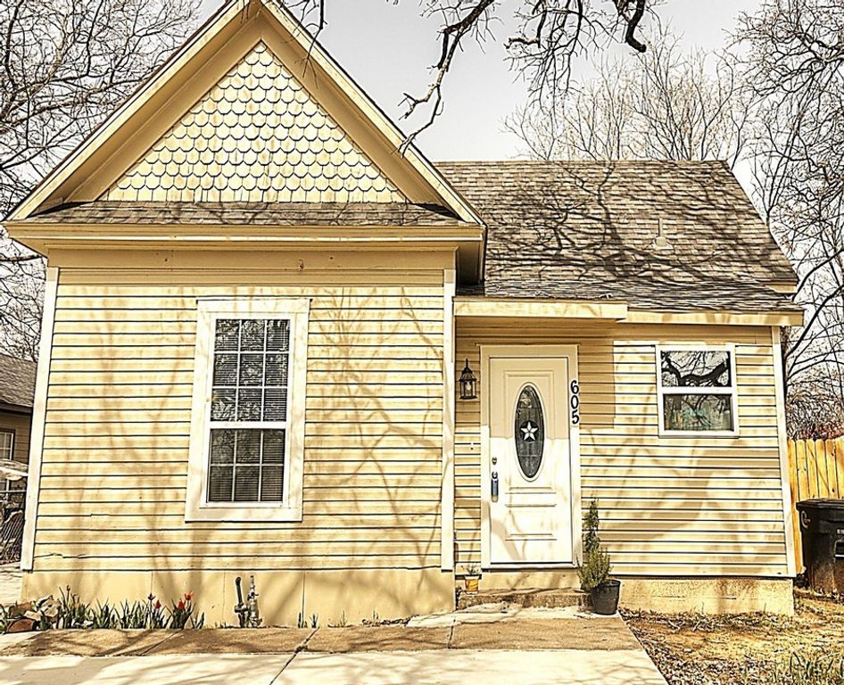 605 Olive Street, Cleburne, TX 76031