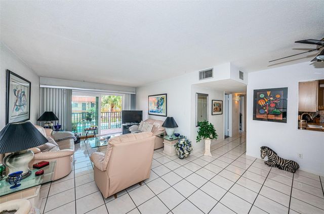 10365 PARADISE BOULEVARD 16, Treasure Island, FL 33706