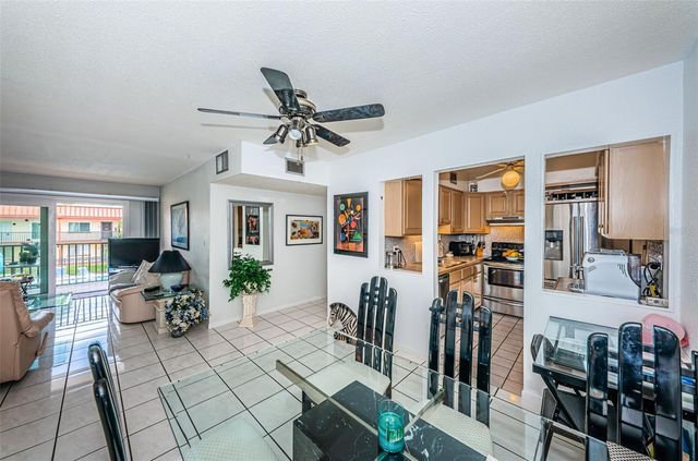 10365 PARADISE BOULEVARD 16, Treasure Island, FL 33706