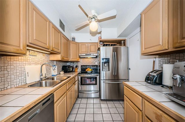 10365 PARADISE BOULEVARD 16, Treasure Island, FL 33706