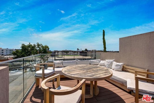 1249 N Formosa Avenue, West Hollywood, CA 90046