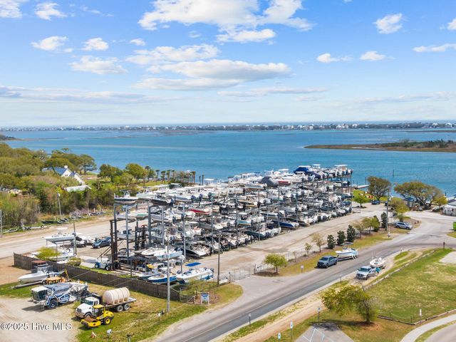 108 Dragonfly Lane, Hampstead, NC 28443